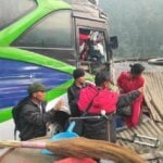 थाक्रेमा दुई वटा बस ठोक्किँदा चिया खान बसेका युवकको मृत्यु, दुई जना घाइते