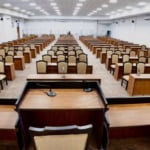 बहुभाषिक स्वरले गुन्जिँदै संसद्