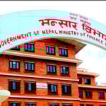 व्यापार घाटा बढ्दो