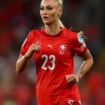 लेहमानः सबैेभन्दा बढी फ्लओर्स भएकी महिला फुटबलर