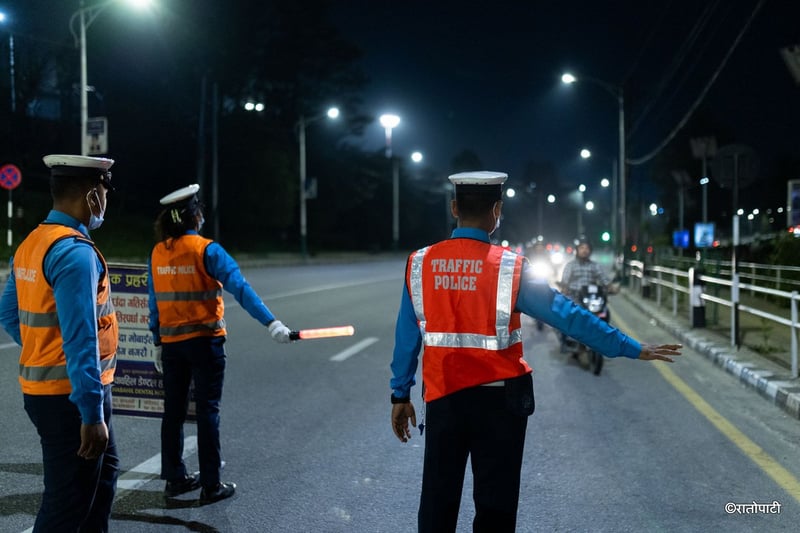 ट्राफिक प्रहरीलाई इन्फ्लुएन्जा विरुद्धको खोप