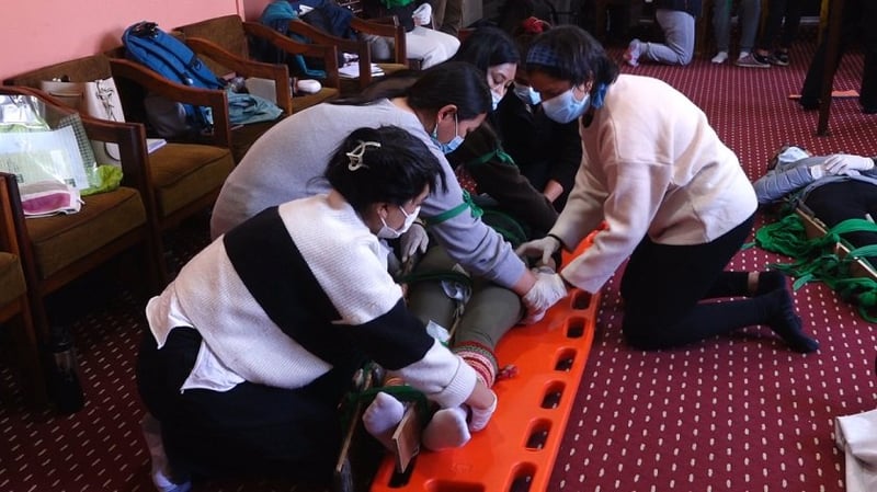 हिमाली जोखिमबाट महिला पर्वतारोहीलाई जोगाउँदै ‘माउण्टेन फर्स्ट एड ट्रेनिङ’