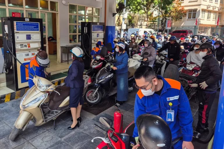 Vietnam Temporarily Suspends Fuel Taxes to Ease Domestic Market Pressure