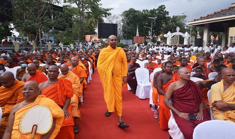Buddhist Monks Protest in Colombo Demanding Constitutional Recognition and Advisory Role