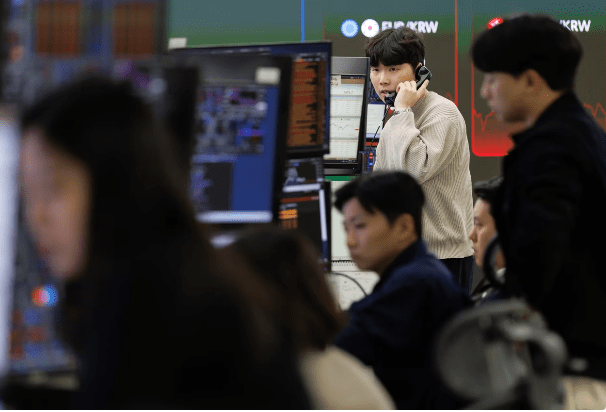 Asian Markets Tumble Amid Fears of Middle East Oil Supply Disruption