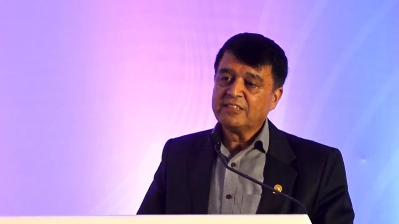 Chamber of Commerce President Urges Allowing Insurance Companies to Expand Services Abroad