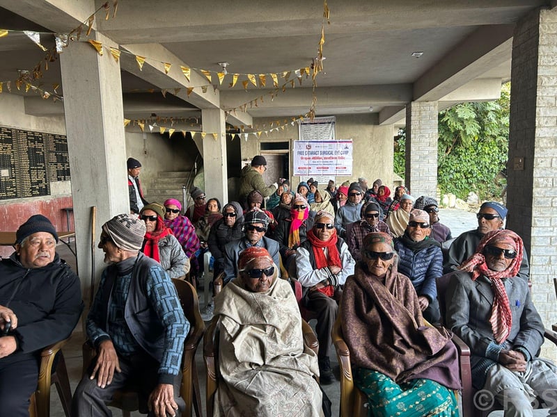 हिमालय आँखा अस्पतालद्वारा अर्जुनचौपारीमा ६१ जनाको निःशुल्क मोतिबिन्दु शल्यक्रिया