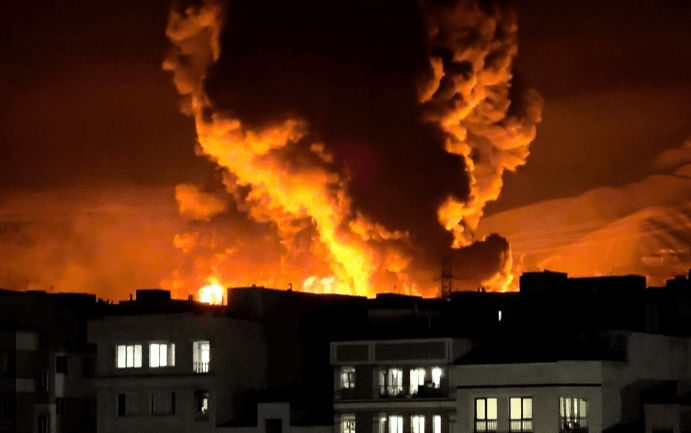 Massive Fire Erupts at Tehran Oil Refineries Following Overnight Israeli Airstrikes