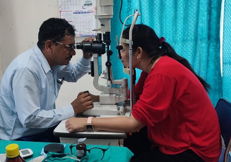 स्वास्थ्य शिविरमा दुई सय पाँच जनाको आँखा परीक्षण