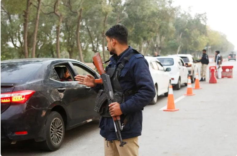 Pakistan-Afghanistan Border Clashes Escalate for Third Day; International Calls for Mediation Mount