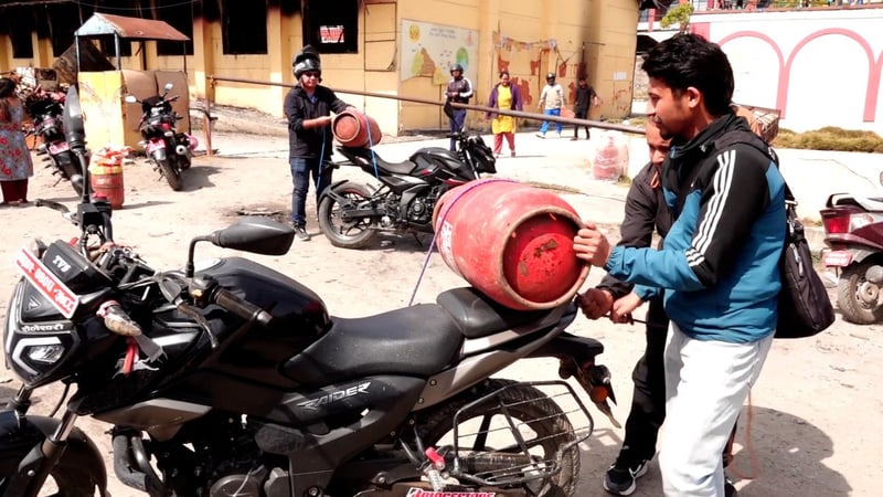 Nepal Oil Corporation Begins Distributing Half Gas Cylinders Amid Severe Shortage, Offering Consumers Temporary Relief