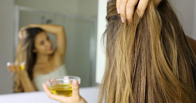 Dandruff Dilemma: Understanding When to Oil Your Hair and When to Avoid It