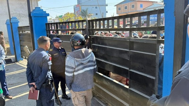 उपचारका क्रममा बालकको मृत्यु, कर्णाली प्रदेश अस्पताल परिसरमा तनाव