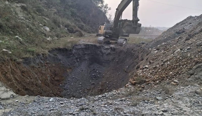 Pokhara Metropolis Begins Dumping Accumulated Garbage in Ward 21 Amidst Political Opposition