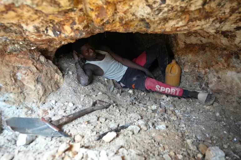 At Least 37 Miners Die from Carbon Monoxide Poisoning in Nigerian Mine Collapse