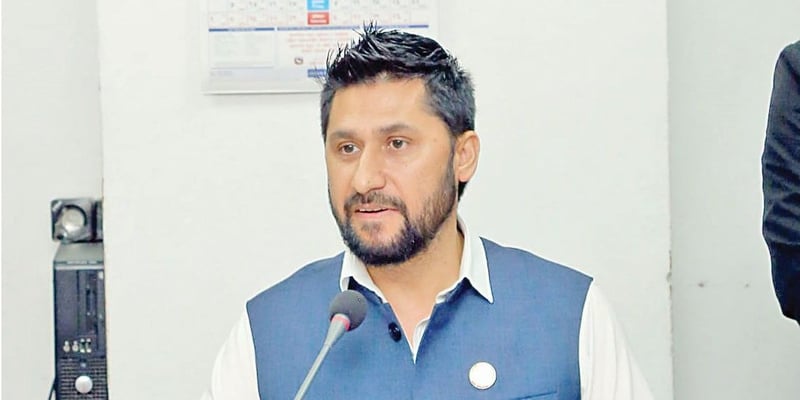 रवि लामिछानेको खुट्टामा चोट, त्रिवि शिक्षण अस्पताल भर्ना