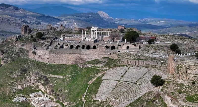 Researchers Find First Physical Evidence of Human Feces Used in Ancient Roman Medicine