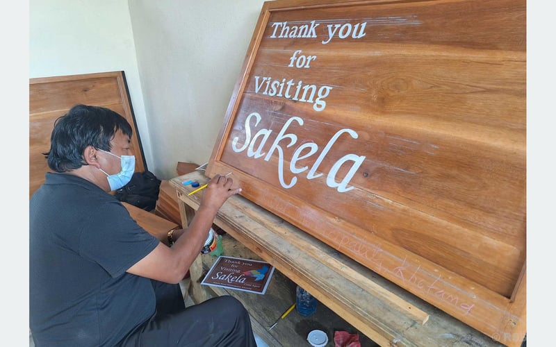 Artist 'Lafa Dai' Celebrates 28 Years in Art Business, Building an Empire from a Small Rental Room