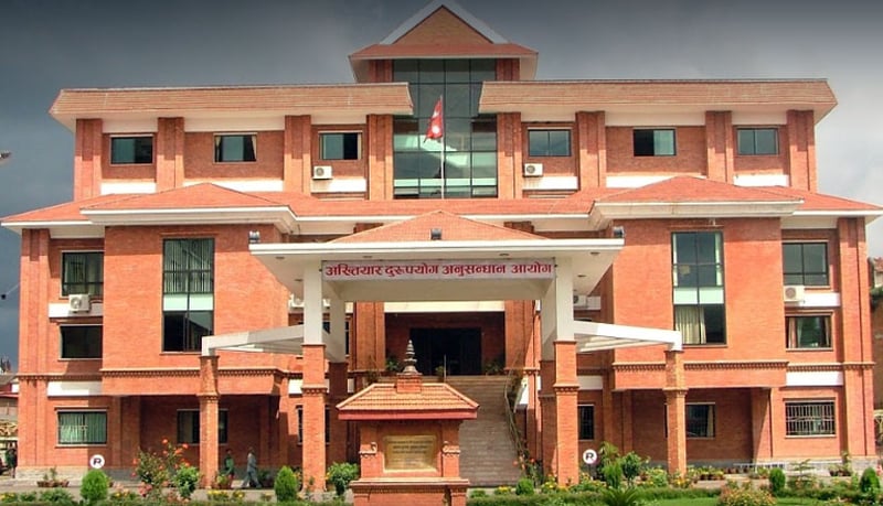 यातायात कार्यालयका १७ कर्मचारी र ट्राफिकको मोबाइल अख्तियारले गर्यो जतफ