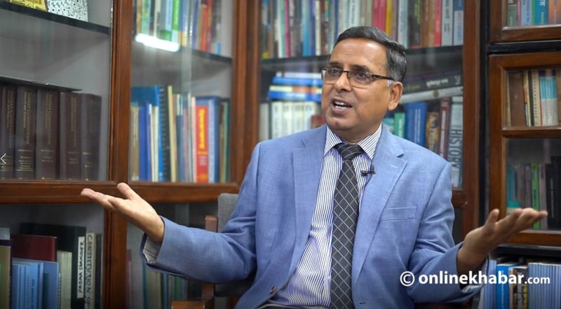 हतारमा होइन, विचार पुर्याएर सरकार अघि बढोस् : संविधानविद् अधिकारी