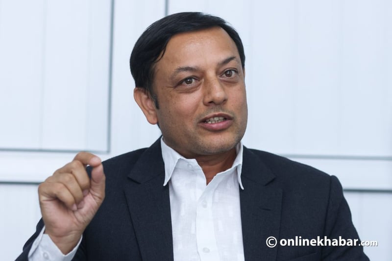 सभामुख डीपी अर्यालको गाडीलाई सिंहदरबार पुगेर ट्राफिकले काट्यो चिट