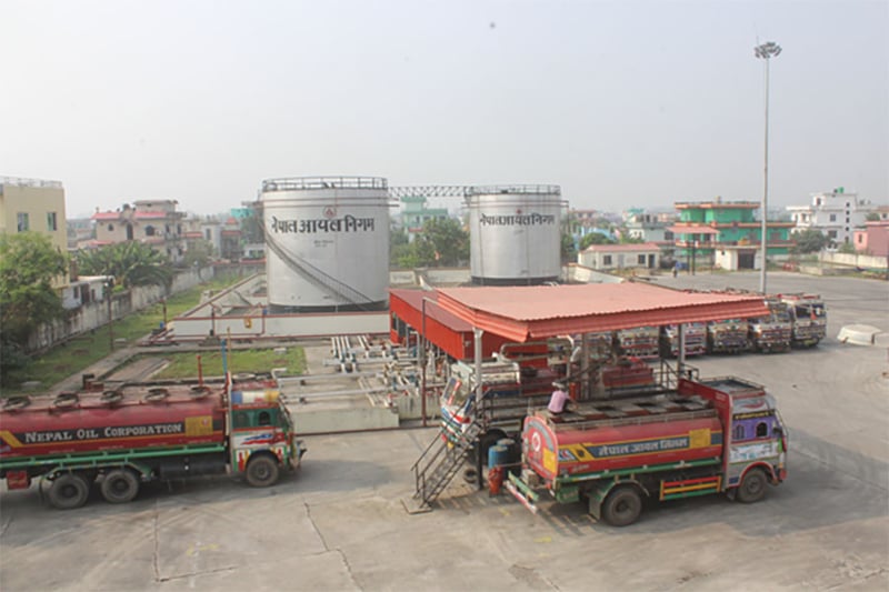 पेट्रोलमा १५ र डिजेल-मट्टितेलमा १० रुपैयाँ मूल्य बढ्यो