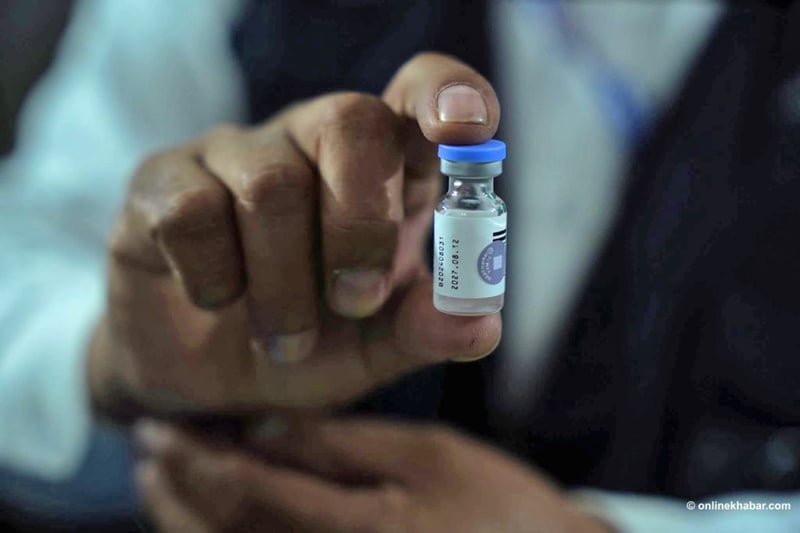 पर्वतका ९५० किशोरीलाई एचपीभी खोप लगाइँदै