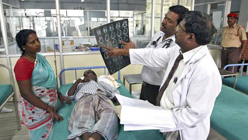 अध्ययनको रिपोर्ट : भारतका सरकारी अस्पतालमा काम गर्ने डाक्टर बन्दैछन् आफैं रोगी