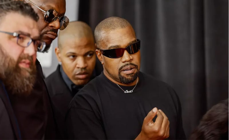 पत्रिकामा १ पेज विज्ञापन छापेर पपस्टार कान्ये वेस्टले मागे माफी, भएको के थियो ?