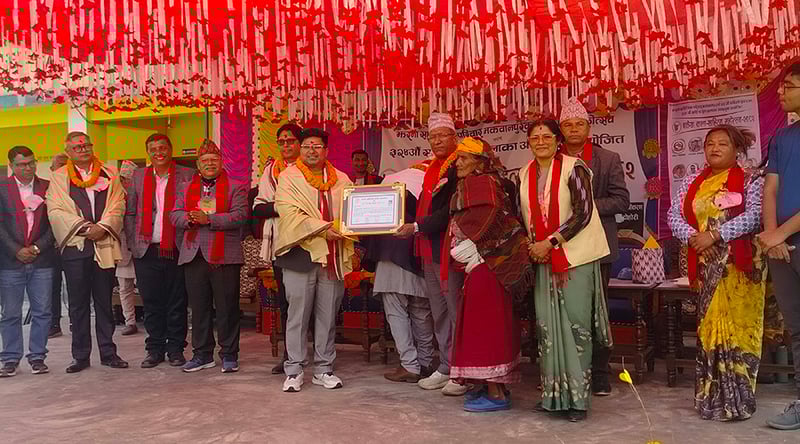 मकवानपुरमा अनलाइनखबरकर्मी अधिकारीसहित ११ स्रष्टा सम्मानित