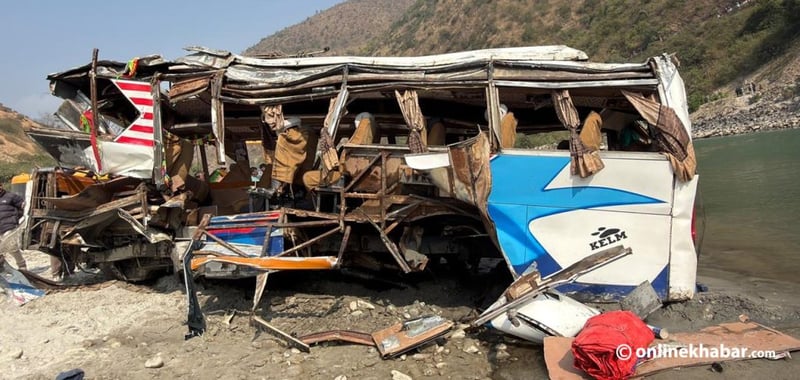 रामेछाप बस दुर्घटना : मृतकको संख्या ९ पुग्यो, गोताखोरको टोलीद्वारा खोजी जारी