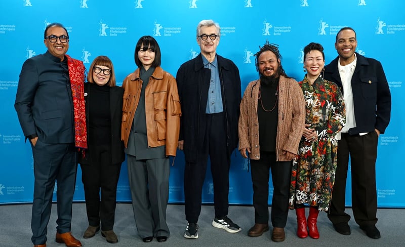 राजनीतिबारे ‘तटस्थ’ हुँदै सुरु भयो बर्लिन फिल्म फेस्टिभल, मिसेल योहलाई ‘गोल्डेन बेयर’