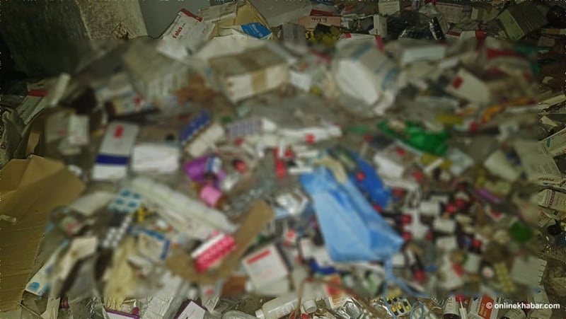 बिरामीले पाउँदैनन् औषधि, अस्पतालमै गुज्रिन्छ म्याद