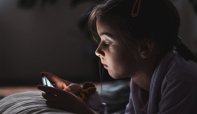 बच्चालाई मोबाइल दिनुअघि अभिभावकले निर्धारण गर्नुपर्ने यी ५ नियम