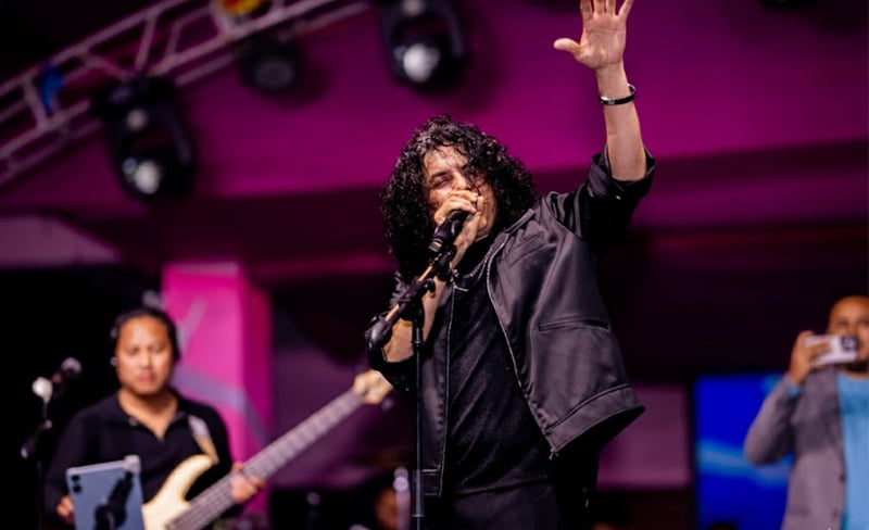 सिन्धुली महोत्सवमा हजारौं दर्शकमाझ गुञ्जियो ‘प्रमोद एण्ड परम्परा’