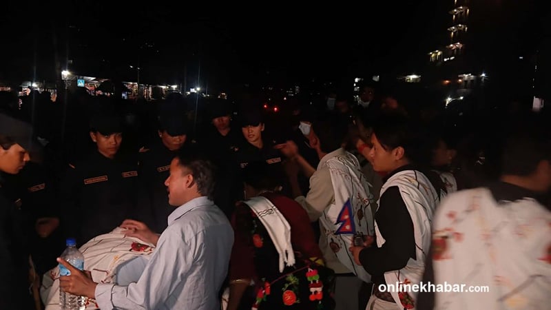 रविलाई दमौलीमा उज्यालो पार्टीका समर्थकले देखाए कालो झण्डा, ७ जना पक्राउ