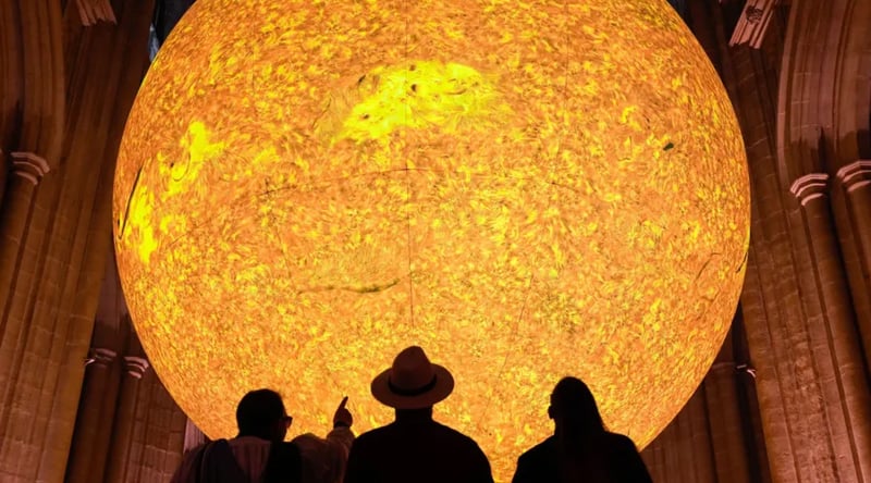 ग्रिम्सबी मिन्स्टर चर्चमा सूर्यको विशाल कलाकृति ‘हेलियोस’ प्रदर्शन गरिने