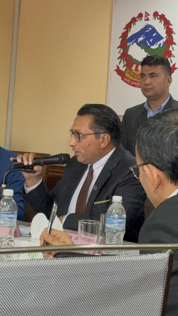 अर्थमन्त्री ‘ब्रिफिङ’ लिन पुगे भन्सार विभाग