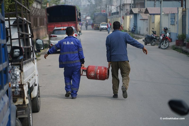 मानव अधिकार आयोगको निर्देशन- ग्यासको कृत्रिम अभाव भेटिन थाल्यो, कारबाही गर्नू