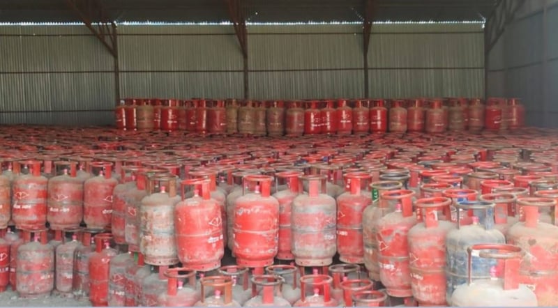 श्रीराम डिपोमा ६ हजार सिलिन्डर ग्यास फेला, अरू उद्योगमाथि बढाइयो निगरानी