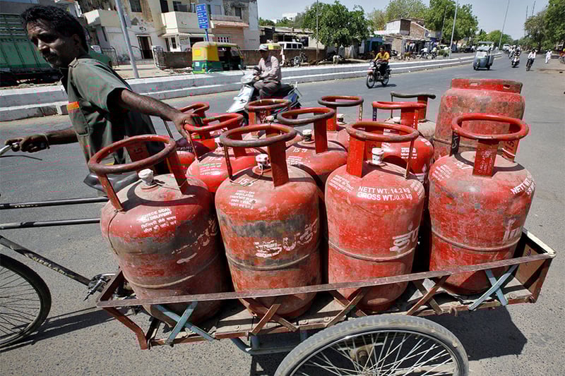 बजारमा ग्यास अभाव, आयात भने नियमित