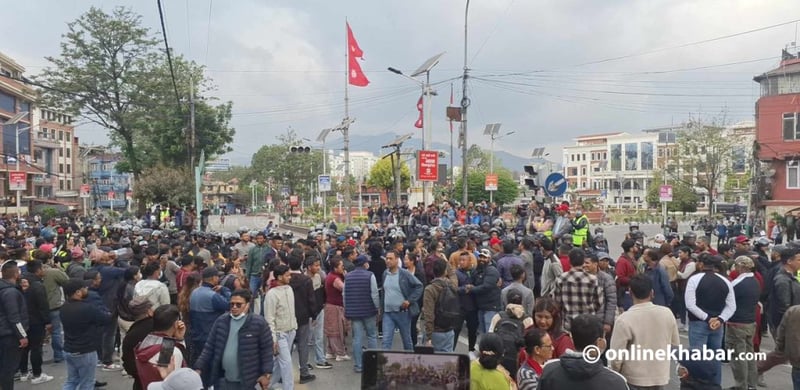 माइतीघरमै जम्मा भए एमाले प्रदर्शनकारी (तस्वीरहरू)