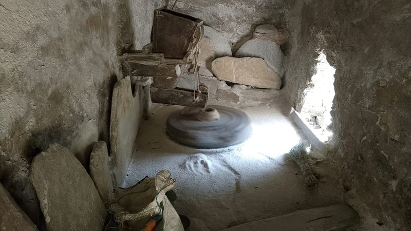 रोल्पामा अझै सञ्चालनमै छन् पानी घट्ट