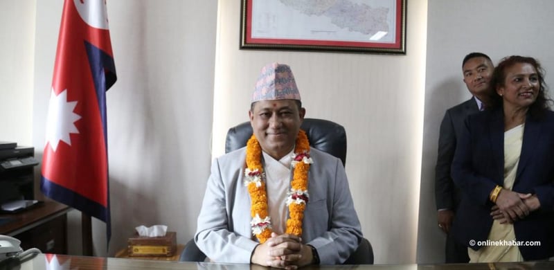 परराष्ट्रमन्त्री शिशिर खनालले गरे पदभार ग्रहण