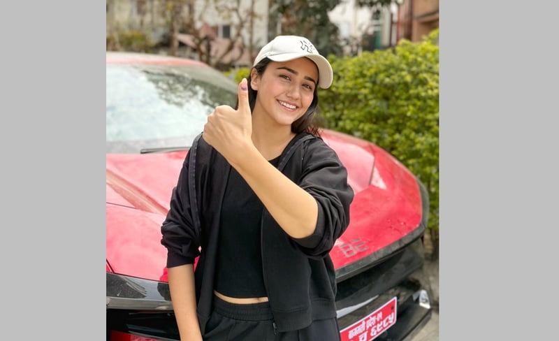 जेनजी शहीदलाई समर्पित गर्दै स्वस्तिमाले गरिन् मतदान