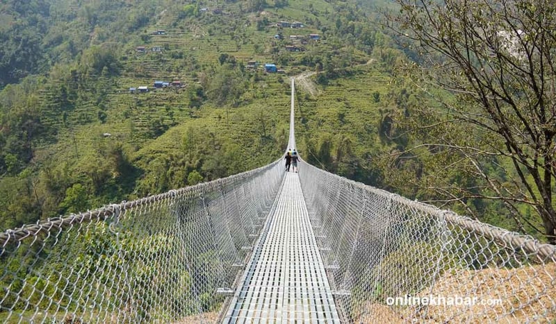पाँचथरको झोलुङ्गे पुल उद्घाटन नहुँदै भाइरल (तस्वीरहरू)