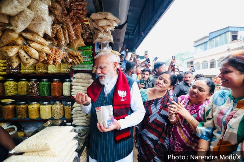 पश्चिम बंगालमा मोदीले खाए चटपटे