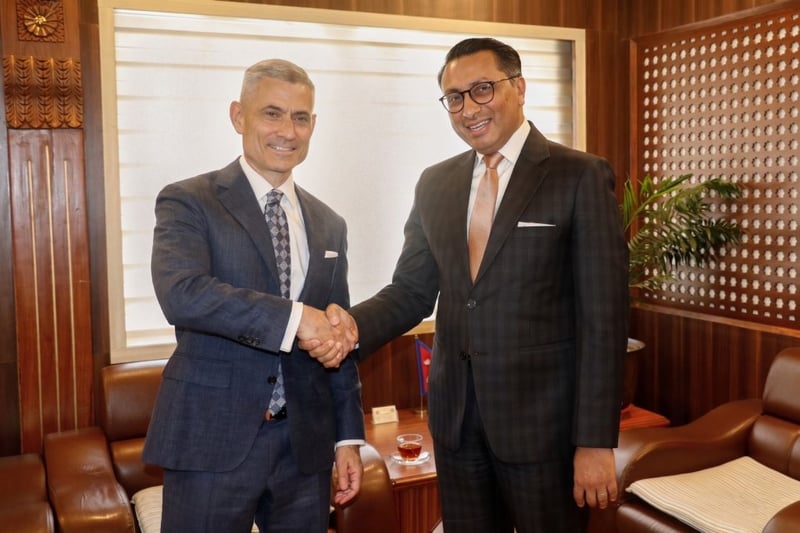 अर्थमन्त्री र अमेरिकी सहायक विदेशमन्त्री कपुरबीच भेट, के भयो कुराकानी ?