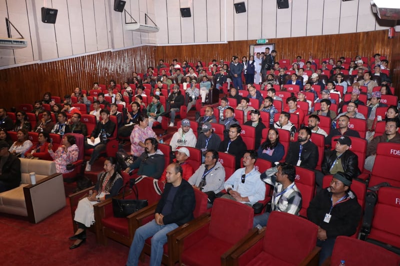 एआई प्रविधि सिक्दै १ सय ५१ चलचित्रकर्मी