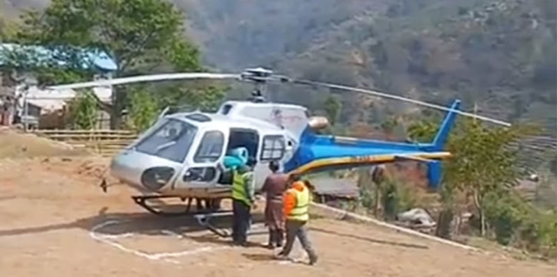 खोटाङ हेलिकप्टर दुर्घटनाका घाइतेलाई उपचारका लागि काठमाडौं ल्याइयो